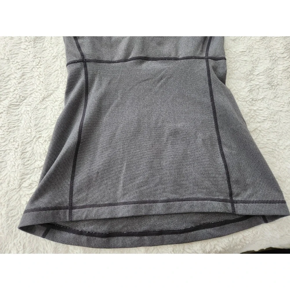 Lululemon Gray Striped Built in Bra Tank Top Racerback Workout Athletic Womens